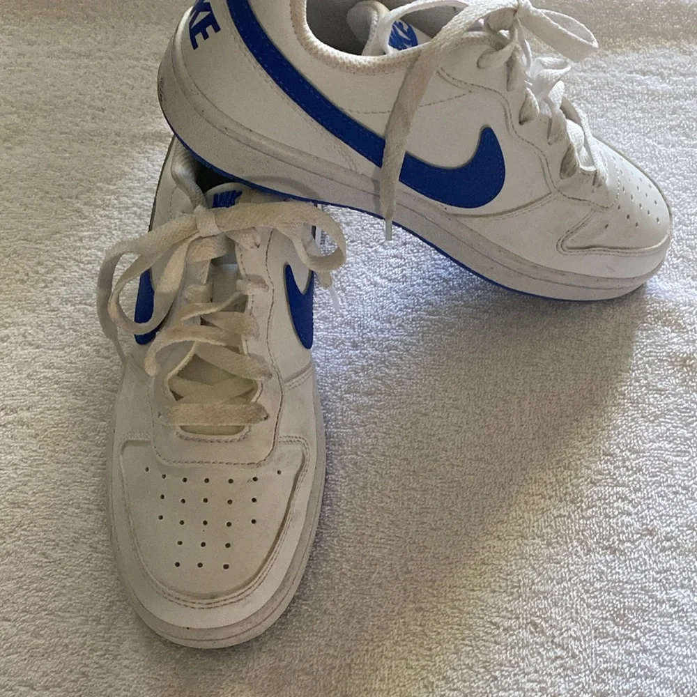 Nike White and Blue Classic Sneakers Low-Top‎ - Picture 2 of 7